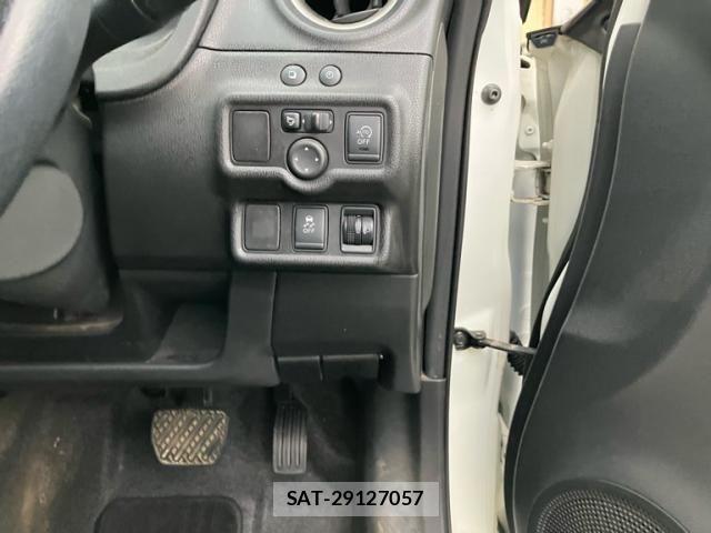 Nissan NOTE 2012-11 8850233-8