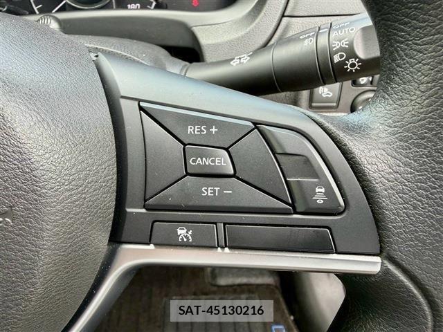 Nissan NOTE 2018-02 8871710-12