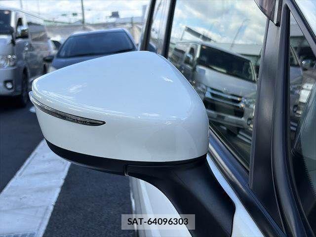 Nissan NOTE 2017-04 8871728-23