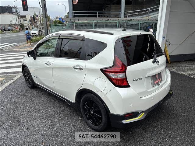 Nissan NOTE 2018-01 8871713-11