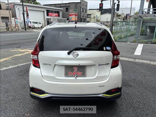 Nissan NOTE 2018-01 8871713-12