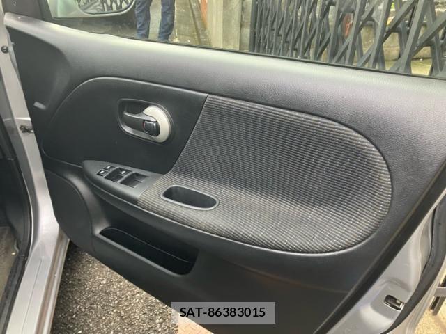 Nissan NOTE 2009-08 8871735-11