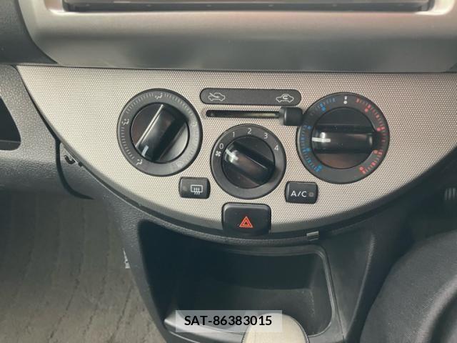 Nissan NOTE 2009-08 8871735-19