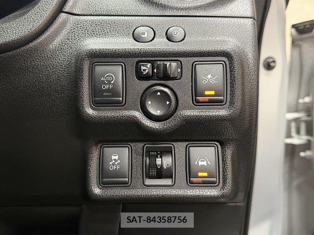 Nissan NOTE 2014-10 8871732-15