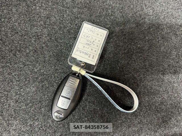 Nissan NOTE 2014-10 8871732-16