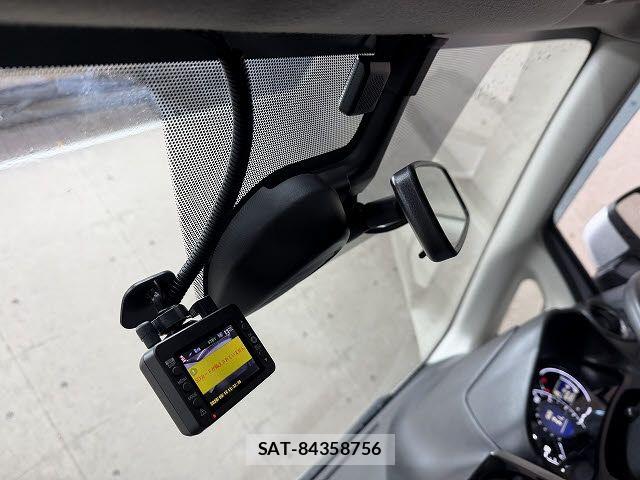 Nissan NOTE 2014-10 8871732-17