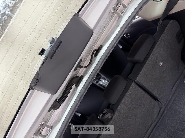 Nissan NOTE 2014-10 8871732-19