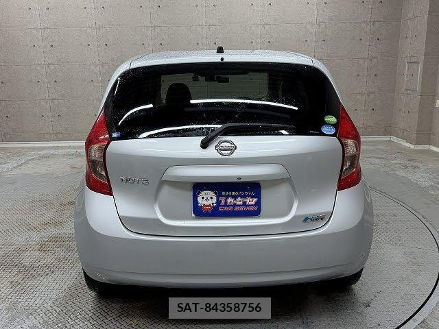 Nissan NOTE 2014-10 8871732-4