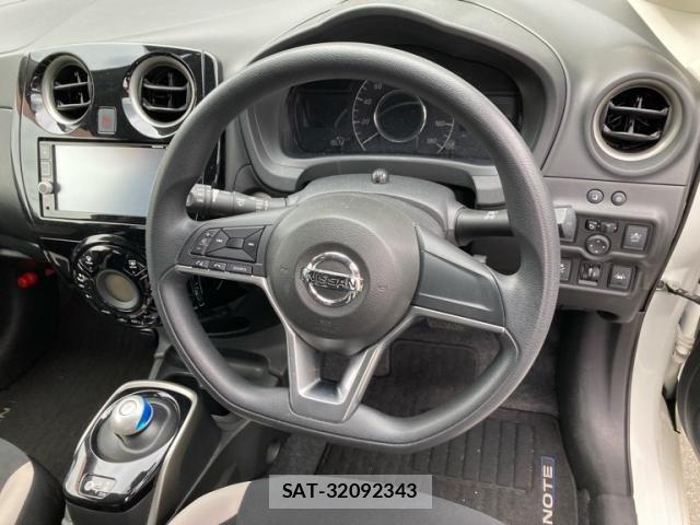 Nissan NOTE 2017-01 8871730-12