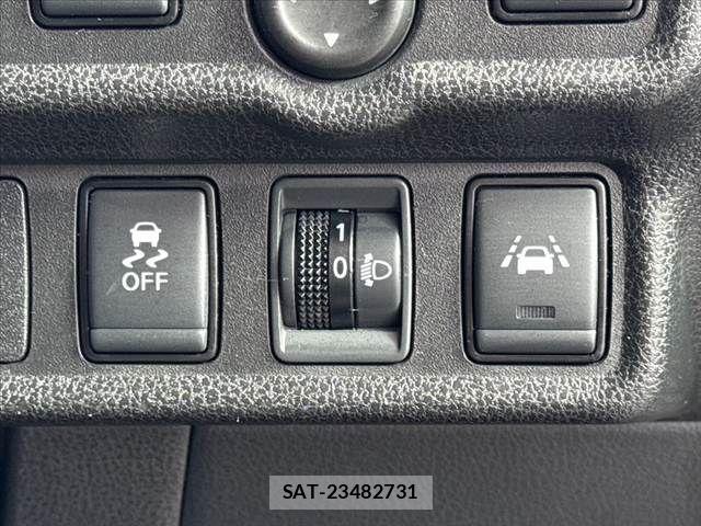Nissan NOTE 2019-04 8871723-22