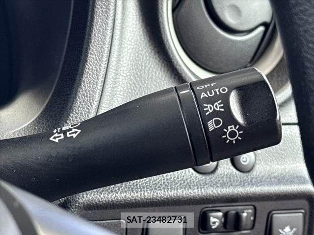 Nissan NOTE 2019-04 8871723-25
