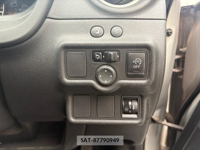 Nissan NOTE 2013-03 8871734-23