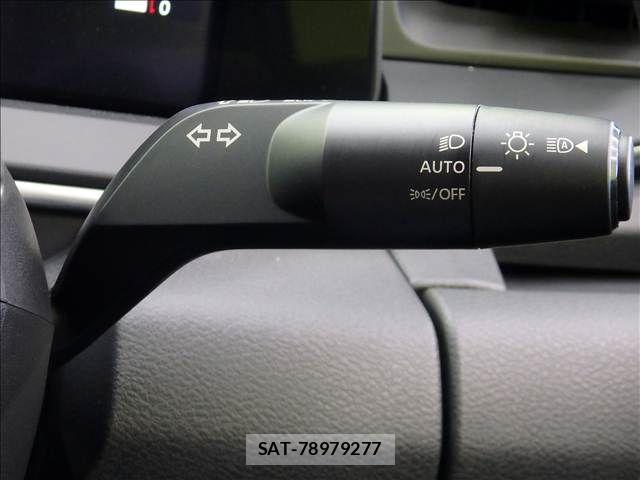 Nissan NOTE 2023-12 8881281-13