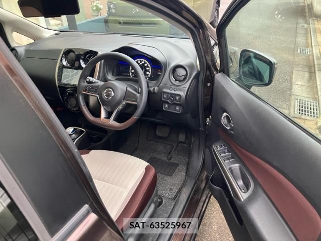 Nissan NOTE 2018-03 8881308-9