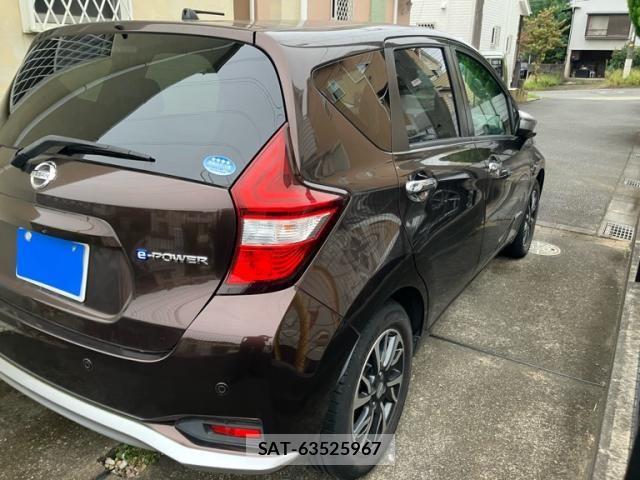 Nissan NOTE 2018-03 8881308-4