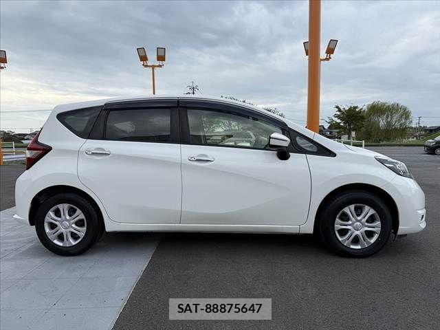 Nissan NOTE 2018-08 8881309-11