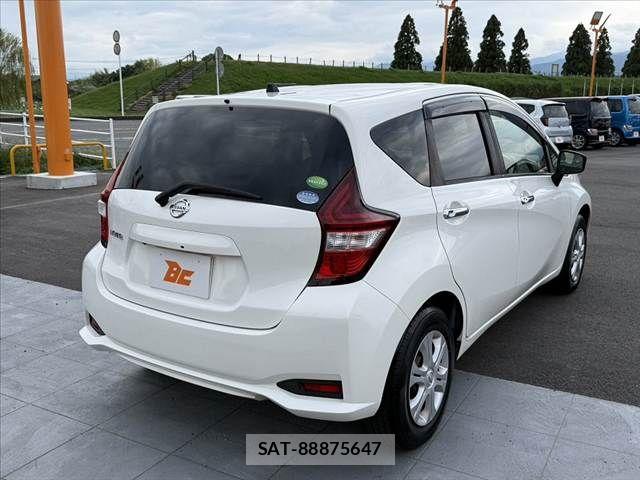 Nissan NOTE 2018-08 8881309-12