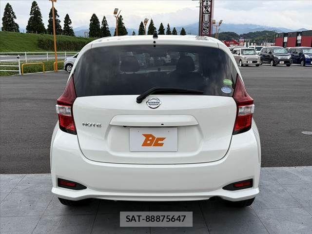 Nissan NOTE 2018-08 8881309-13