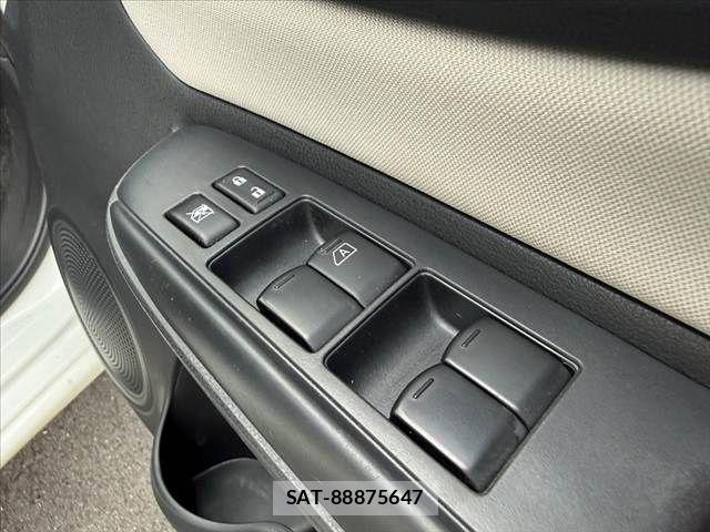 Nissan NOTE 2018-08 8881309-21