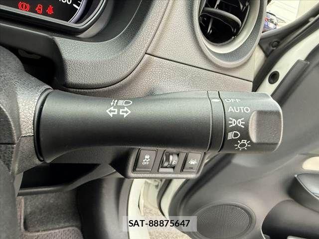 Nissan NOTE 2018-08 8881309-24