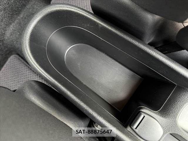 Nissan NOTE 2018-08 8881309-29