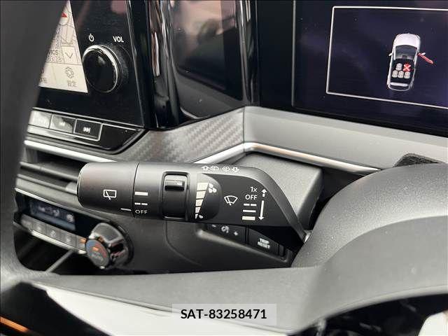 Nissan NOTE 2021-10 8881285-21