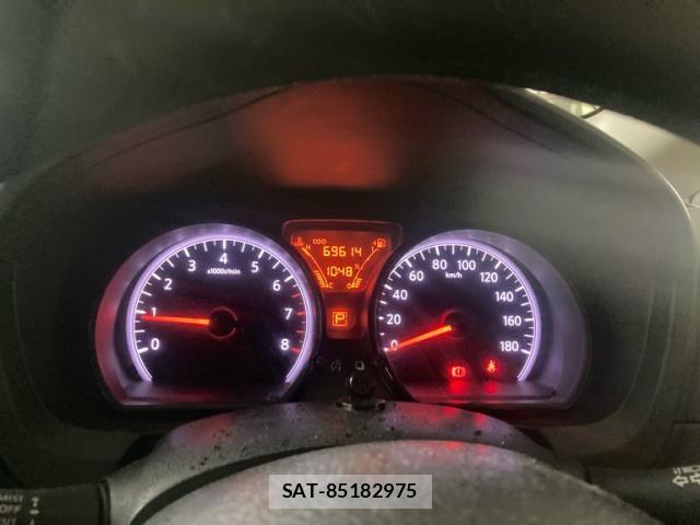 Nissan NOTE 2014-01 8881341-16