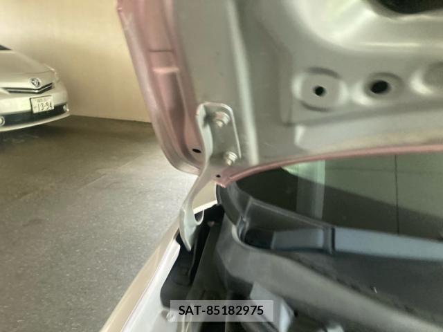 Nissan NOTE 2014-01 8881341-22
