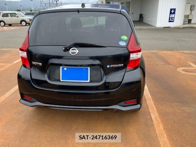 Nissan NOTE 2017-04 8881320-6