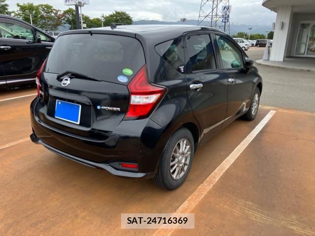 Nissan NOTE 2017-04 8881320-7
