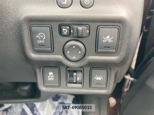 Nissan NOTE 2016-02 8881337-11