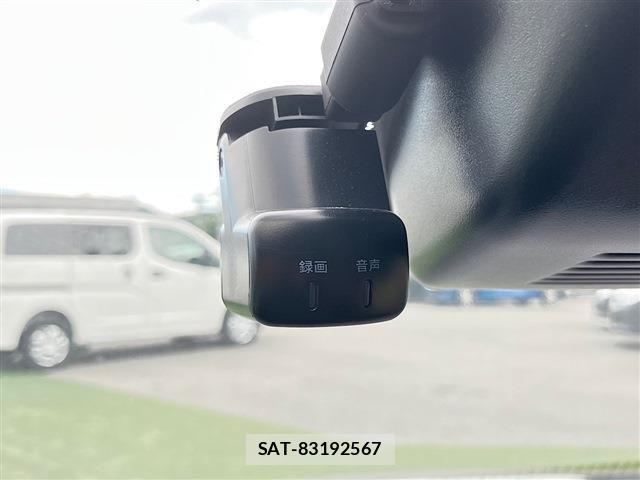 Nissan NOTE 2022-08 8881283-11