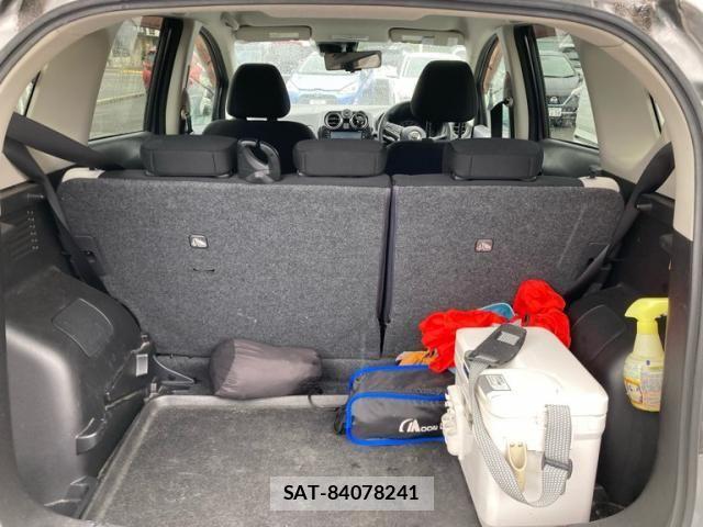 Nissan NOTE 2018-03 8881310-11