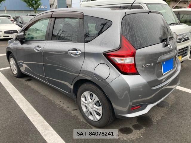 Nissan NOTE 2018-03 8881310-4