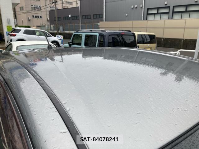Nissan NOTE 2018-03 8881310-6