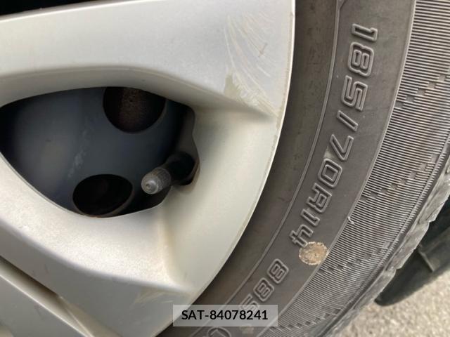 Nissan NOTE 2018-03 8881310-8