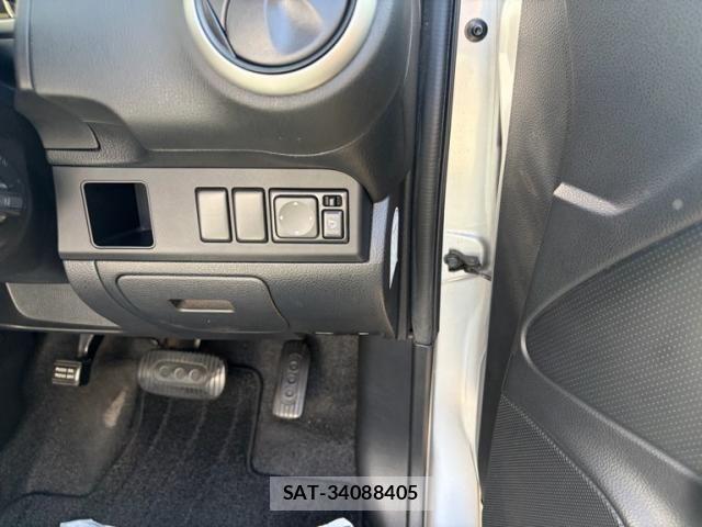 Nissan NOTE 2010-01 8884107-9