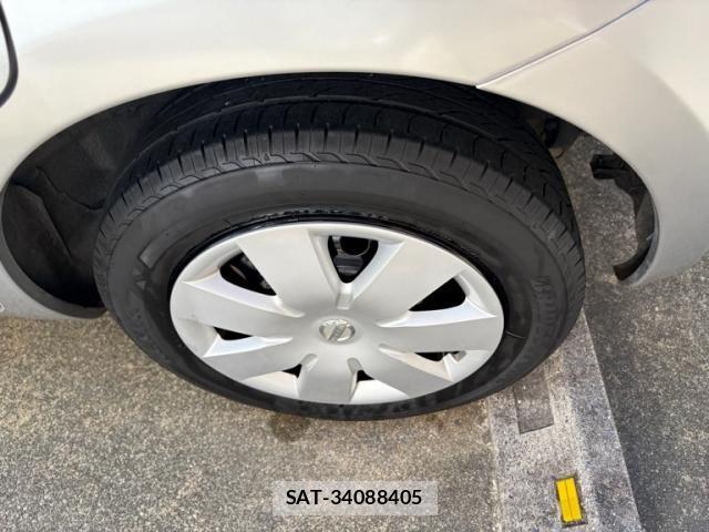 Nissan NOTE 2010-01 8884107-6