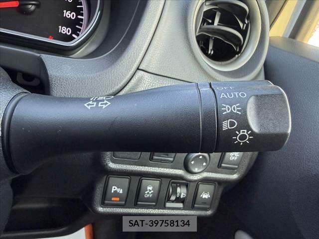 Nissan NOTE 2018-09 8884098-4