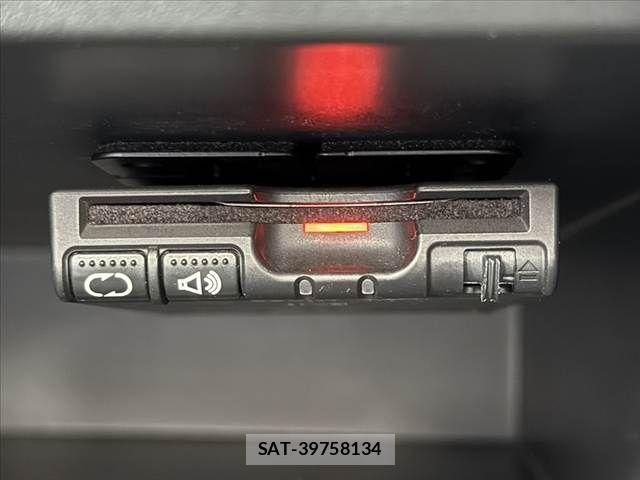Nissan NOTE 2018-09 8884098-5