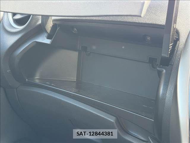 Nissan NOTE 2015-09 8884102-16
