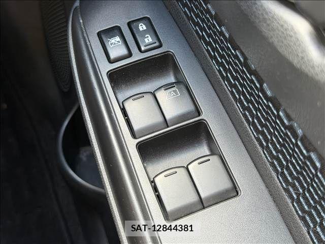 Nissan NOTE 2015-09 8884102-26