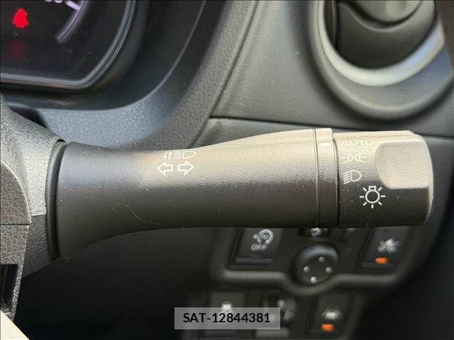 Nissan NOTE 2015-09 8884102-27