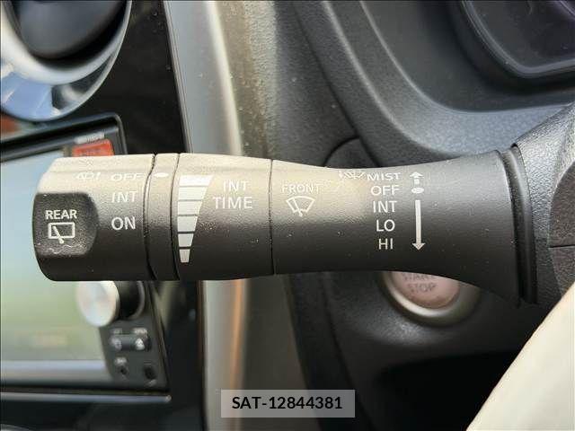Nissan NOTE 2015-09 8884102-28