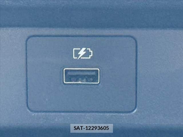Nissan NOTE 2022-03 8884089-23