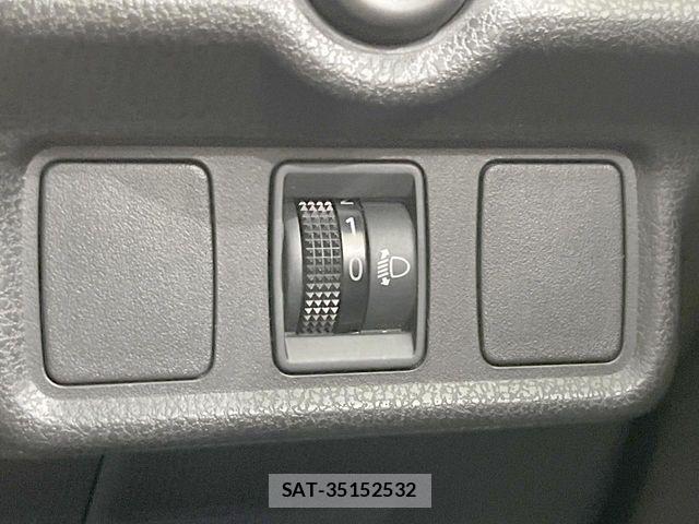 Nissan NOTE 2014-03 8884104-6