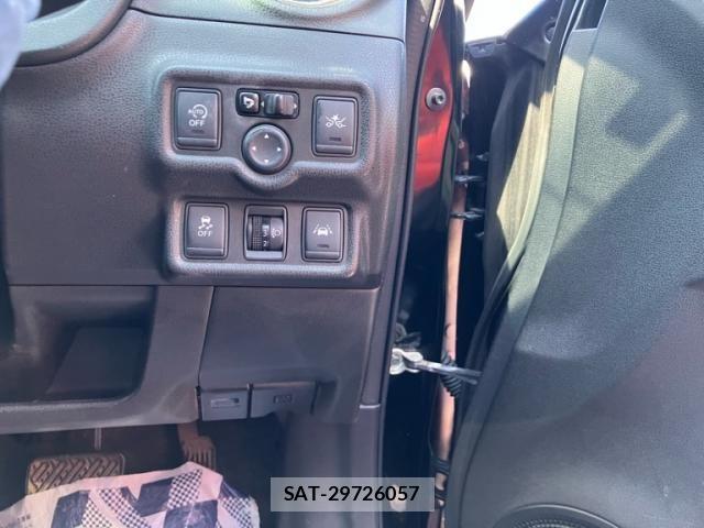Nissan NOTE 2015-09 8884105-18