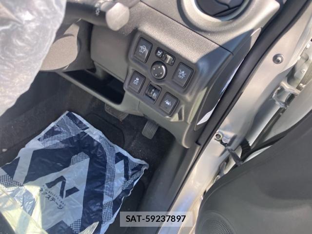 Nissan NOTE 2017-05 8884103-14