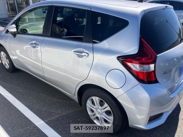 Nissan NOTE 2017-05 8884103-4