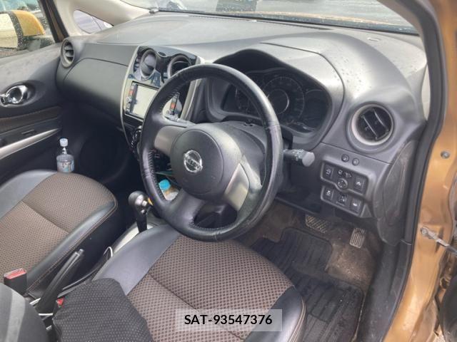 Nissan NOTE 2014-01 8884108-11
